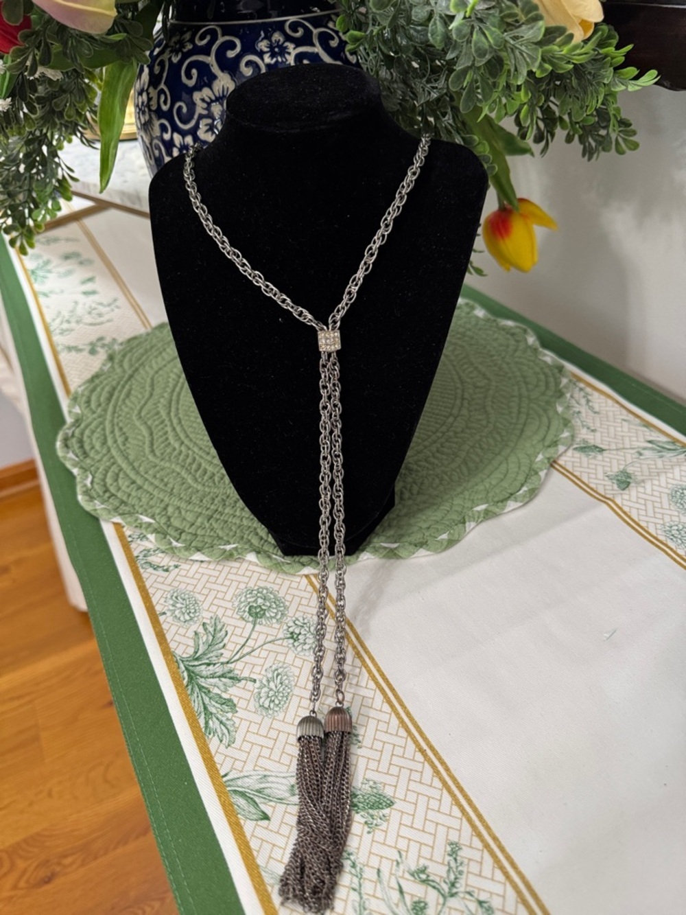 Silver-Tone Chain Lariat Necklace with Tassel Details